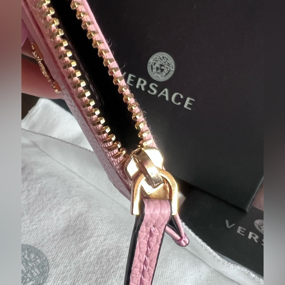 VERSACE Gold Metal Logo Virtus Calfskin Grain Pink Leather ID Card Coin Holder - Picture 7 of 12